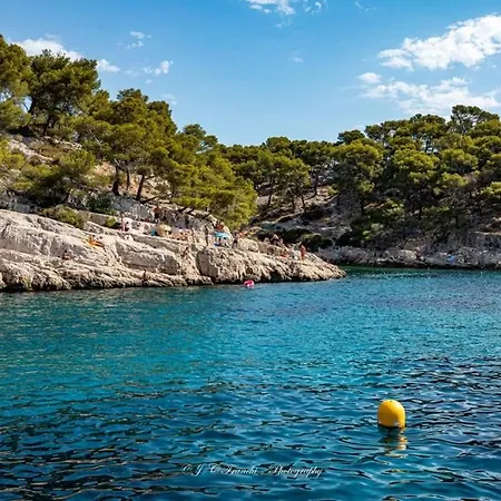 Cosy Corner Cassis
